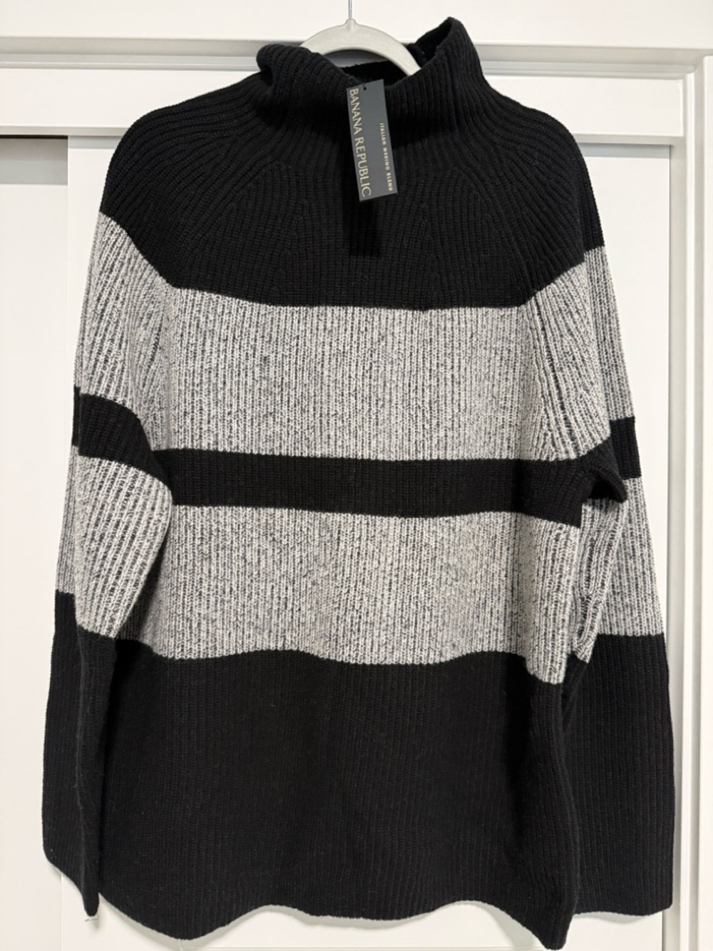 Banana Republic Black Ribbed Turtleneck Sweater - Large NWT